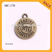 MC170 Hochwertige antike Messing runde Form kleine benutzerdefinierte Metall Schmuckanhänger mit gravierten Buchstaben
